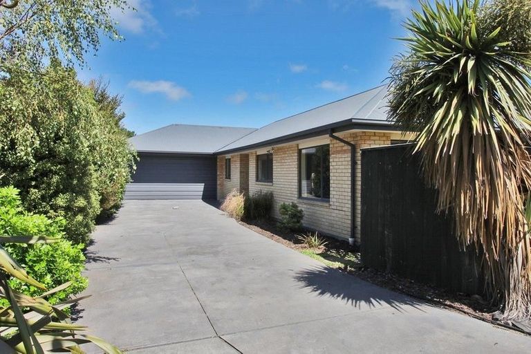 Photo of property in 5 Magnolia Lane, St Albans, Christchurch, 8052
