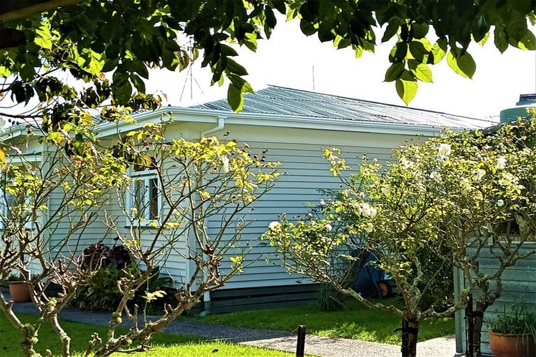 Photo of property in 11 Darlington Street, Ngatea, 3503