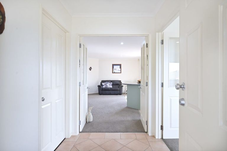 Photo of property in 4 Sandhurst Rise, Henderson, Auckland, 0612