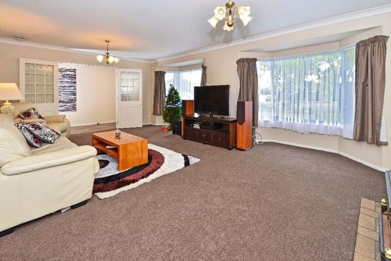 Photo of property in 22 Perotti Place, Conifer Grove, Takanini, 2112