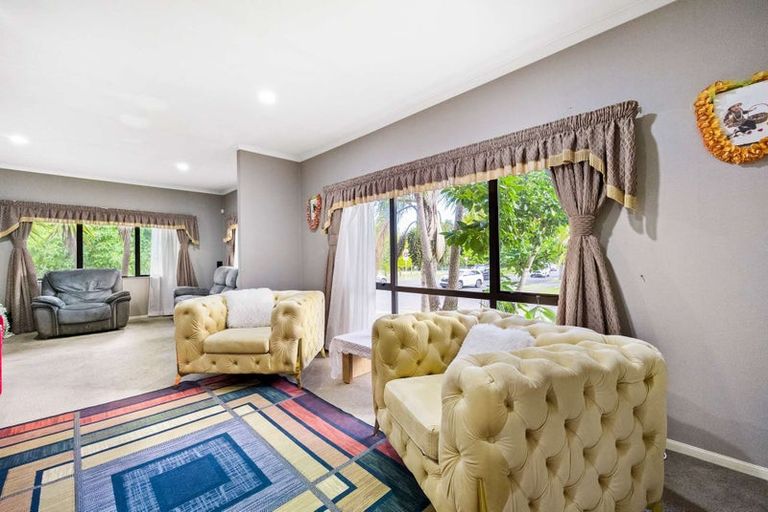 Photo of property in 1 Seresin Crescent, Flat Bush, Auckland, 2016