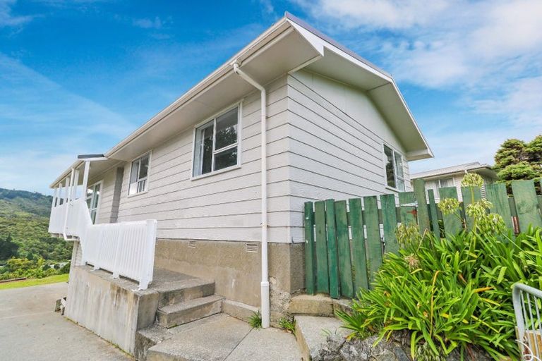 Photo of property in 111 Holborn Drive, Stokes Valley, Lower Hutt, 5019