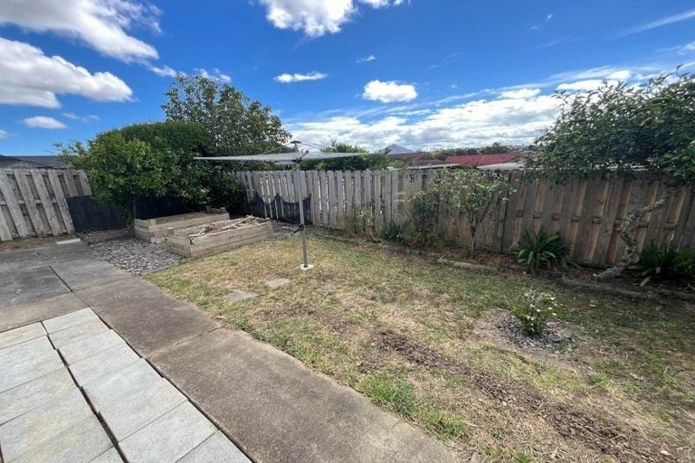 Photo of property in 2/15 Summermist Drive, Northpark, Auckland, 2013