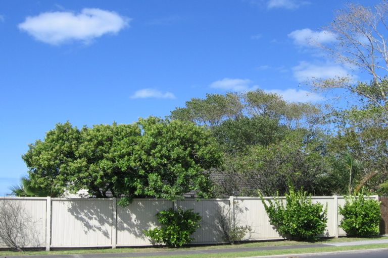 Photo of property in 1/193 East Coast Road, Castor Bay, Auckland, 0620