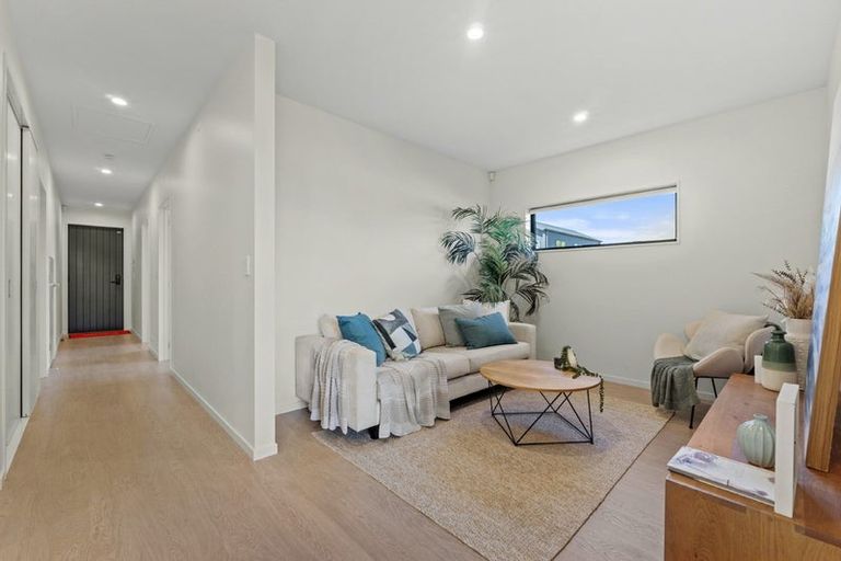 Photo of property in 6/18 Paraone Crescent, Takanini, 2112