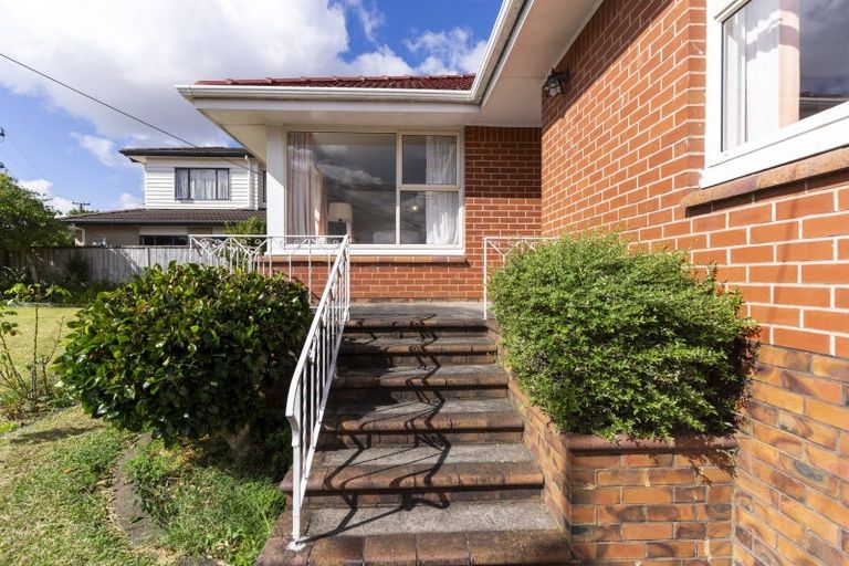 Photo of property in 10 Mccullough Avenue, Papatoetoe, Auckland, 2025