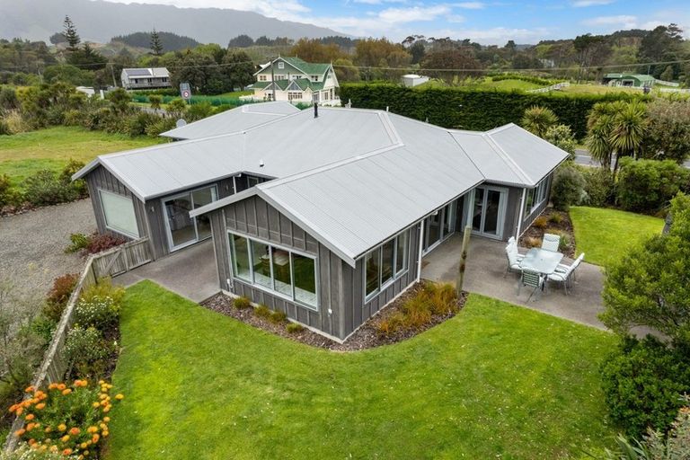 Photo of property in 41 Paetawa Road, Peka Peka, Waikanae, 5391