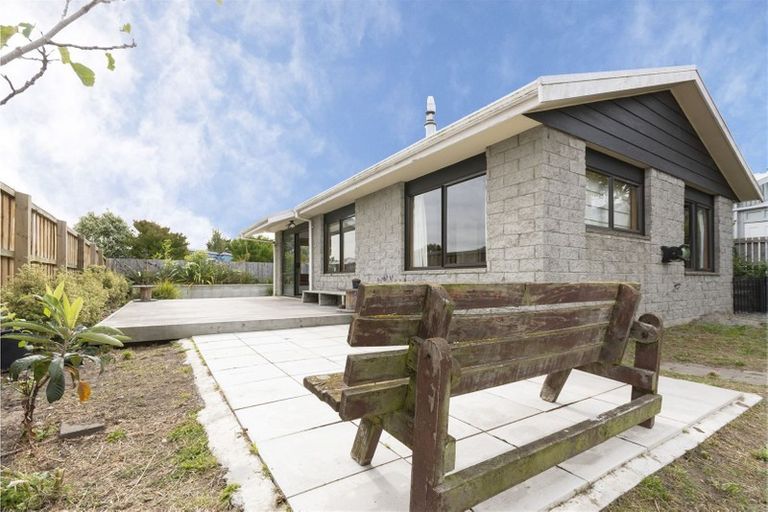 Photo of property in 15 Cross Street, Waikuku Beach, 7473