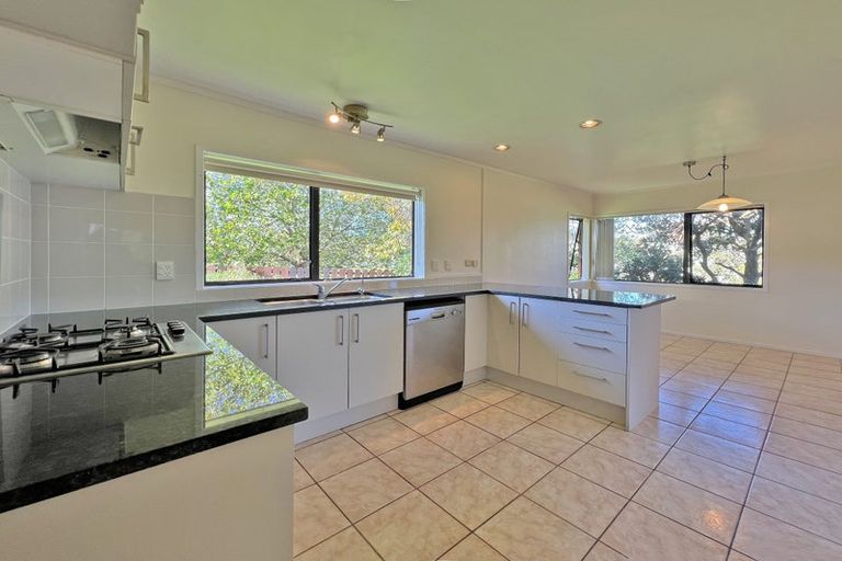 Photo of property in 20b Kallaroo Place, Botany Downs, Auckland, 2010