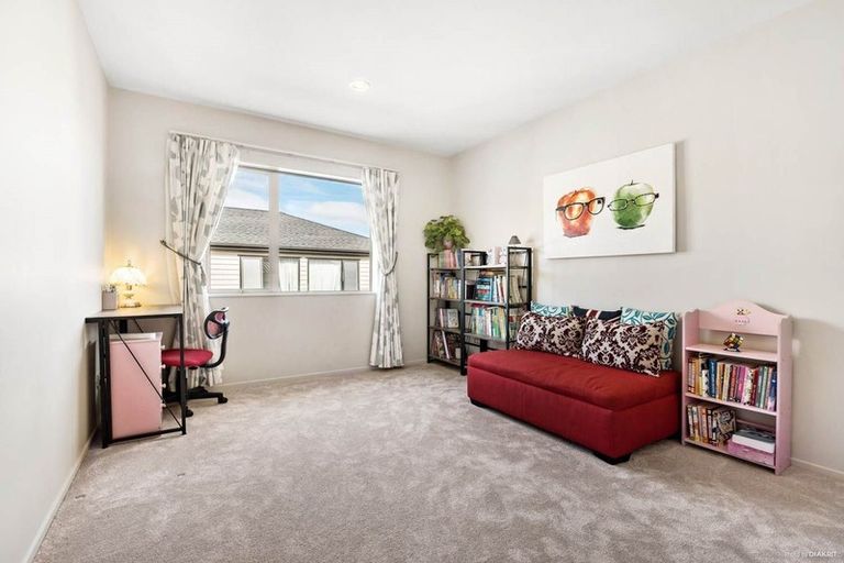 Photo of property in 17 Wye Oak Drive, Schnapper Rock, Auckland, 0632