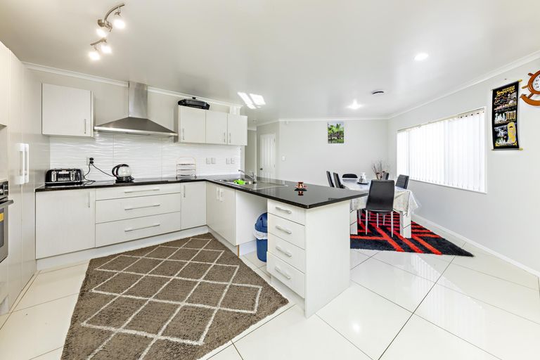 Photo of property in 62 Robert Ross Place, Clendon Park, Auckland, 2103
