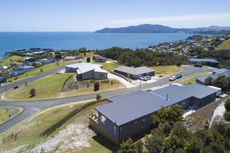 Photo of property in 16 Sunrise Place, Cable Bay, 0420