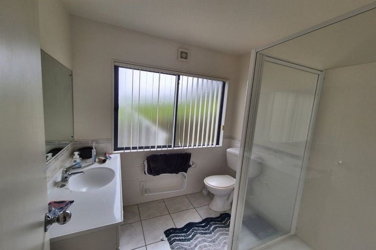 Photo of property in 176c East Coast Road, Forrest Hill, Auckland, 0620