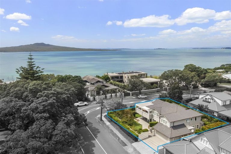 Photo of property in 1 Seacliffe Avenue, Belmont, Auckland, 0622