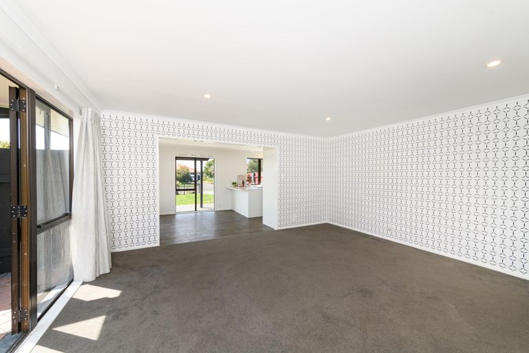 Photo of property in 20 Colonial Place, Kelvin Grove, Palmerston North, 4414