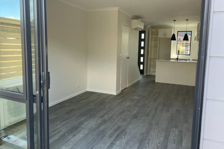 Photo of property in 468b Roscommon Road, Clendon Park, Auckland, 2103