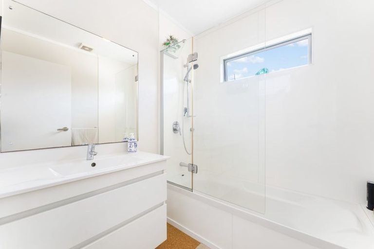 Photo of property in 19 Trinidad Road, Sunnynook, Auckland, 0620