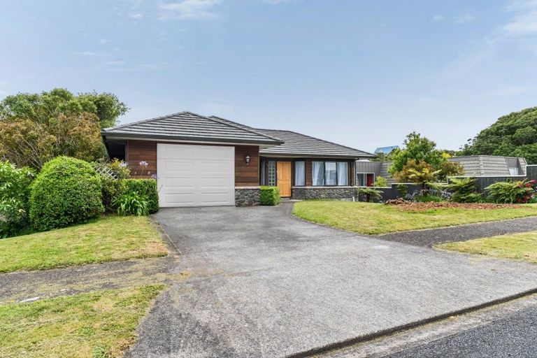 Photo of property in 10 Saint Ives Grove, Whalers Gate, New Plymouth, 4310