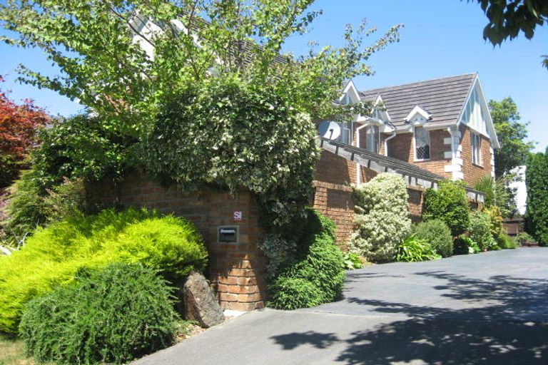 Photo of property in 16 Ilam Park Place, Ilam, Christchurch, 8041