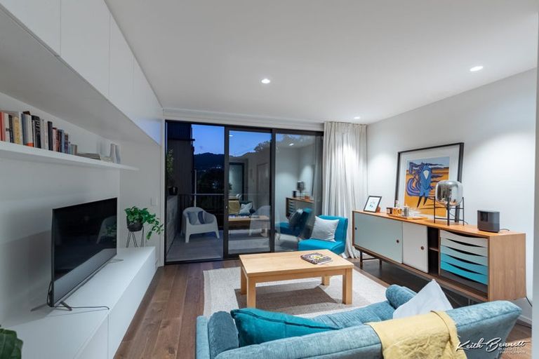 Photo of property in 4 Jean Caldwell Way, Island Bay, Wellington, 6023