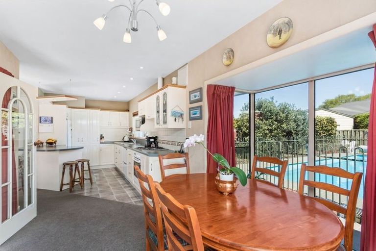 Photo of property in 385 Sawyers Arms Road, Harewood, Christchurch, 8051