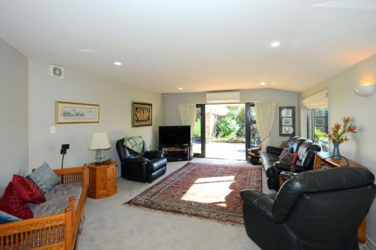 Photo of property in 5 Arundel Gate, Avonhead, Christchurch, 8042