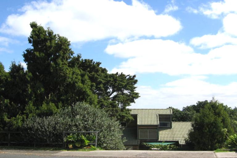 Photo of property in 138 Glenfield Road, Birkenhead, Auckland, 0626