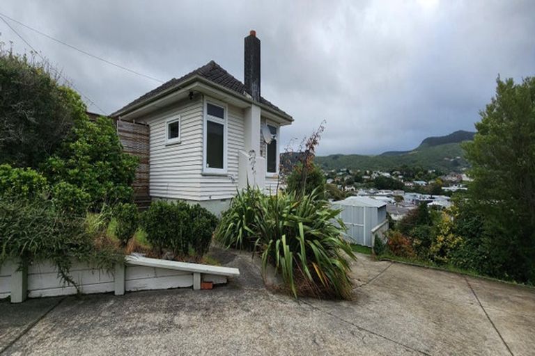 Photo of property in 33 Tawa Terrace, Tawa, Wellington, 5028