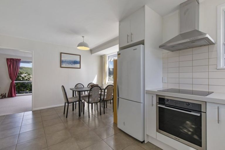 Photo of property in 24 Bartlett Grove, Tawa, Wellington, 5028