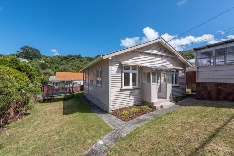Photo of property in 87 Parkvale Road, Karori, Wellington, 6012