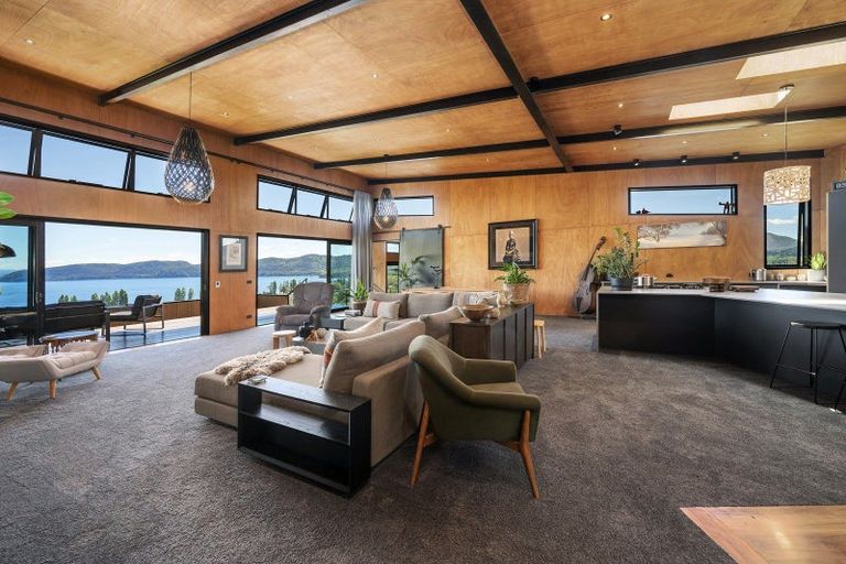 Photo of property in 35 Peregrine Place, Kinloch, Taupo, 3377