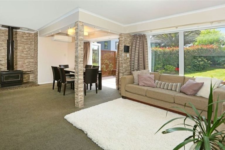 Photo of property in 61 Oreil Avenue, West Harbour, Auckland, 0618