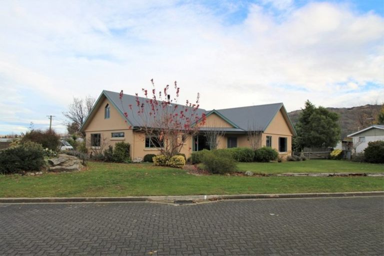 Photo of property in 24 Whitby Street, Clyde, 9330