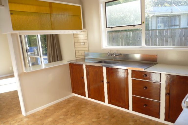 Photo of property in 33 Larchmont Grove, Totara Park, Upper Hutt, 5018