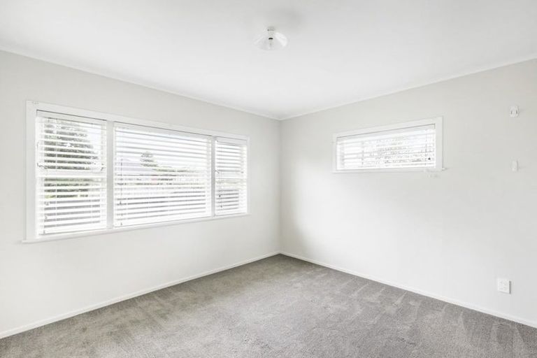 Photo of property in 12 Albert Road, Kelston, Auckland, 0602
