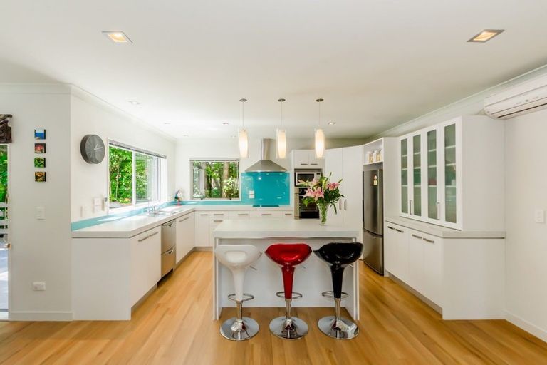 Photo of property in 13 Kakariki Grove, Waikanae, 5036