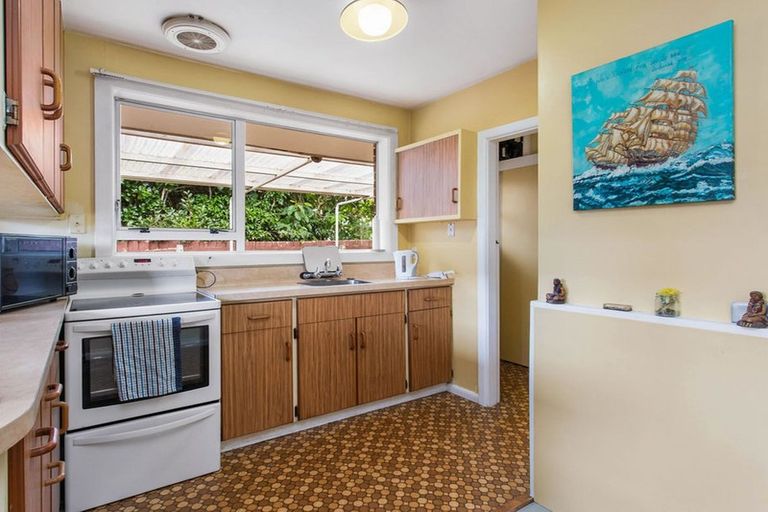 Photo of property in 2/15 Tuscany Place, Beckenham, Christchurch, 8023