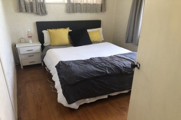 Photo of property in 11 Aplin Place, Birkdale, Auckland, 0626