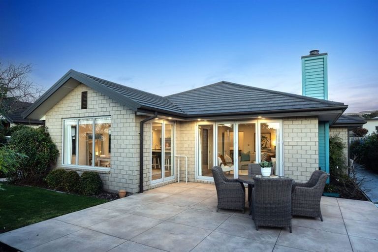 Photo of property in 4 Gamblins Road, Saint Martins, Christchurch, 8022