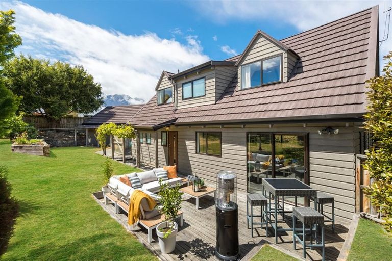 Photo of property in 9 Larch Court, Kelvin Heights, Queenstown, 9300