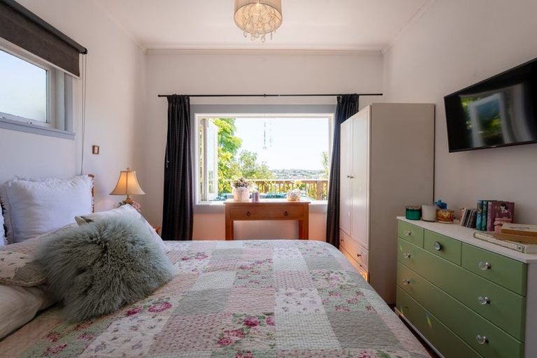 Photo of property in 15 Kowhai Road, Mairangi Bay, Auckland, 0630