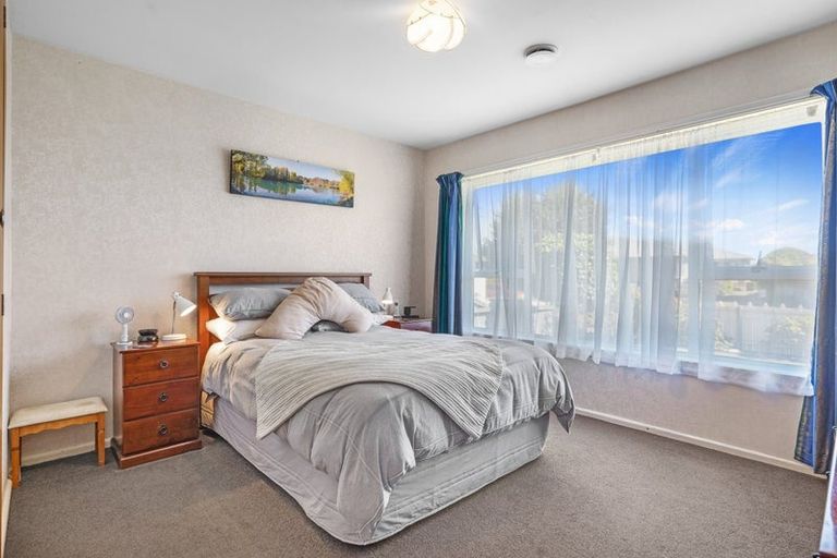 Photo of property in 33 Dunstan Crescent, Hornby, Christchurch, 8042