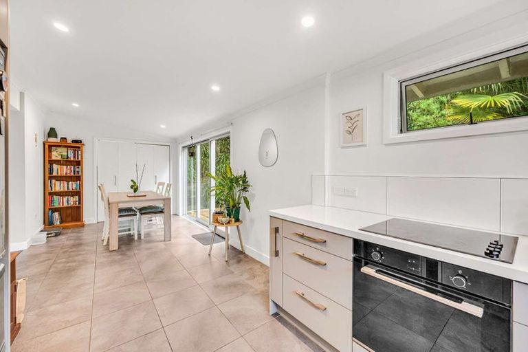 Photo of property in 30 Coote Road, Bluff Hill, Napier, 4110