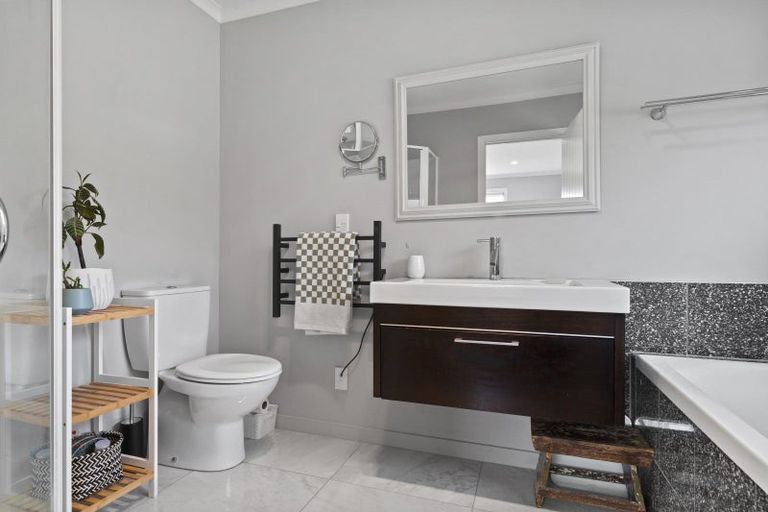 Photo of property in 28 Cotter Street, Greytown, 5712