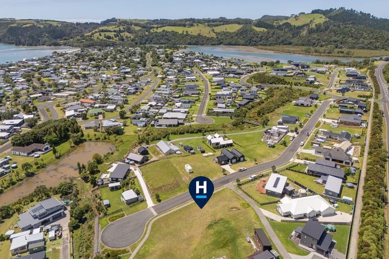 Photo of property in 2 Tinirau Place, Cooks Beach, 3591