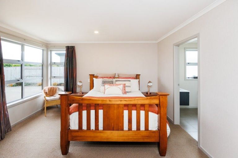 Photo of property in 46 Rosalie Terrace, Kelvin Grove, Palmerston North, 4414