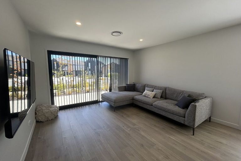 Photo of property in 17 Inder Street, Jacks Point, 9371