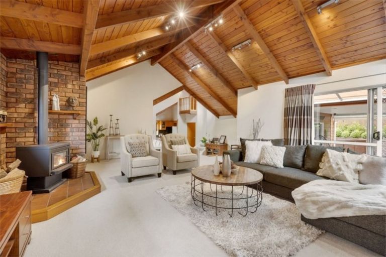 Photo of property in 2/154 Onewa Road, Northcote, Auckland, 0627