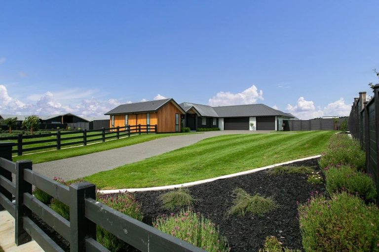 Photo of property in 83 Sunline Drive, Leamington, Cambridge, 3432