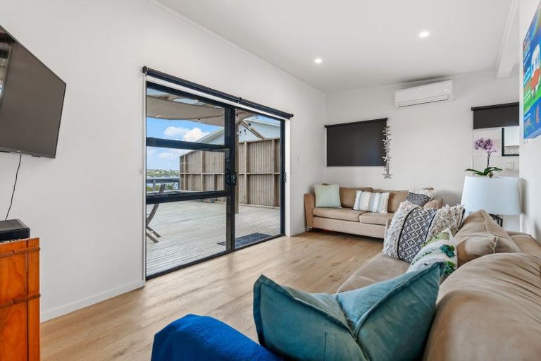 Photo of property in 24b Tindalls Bay Road, Manly, Whangaparaoa, 0930